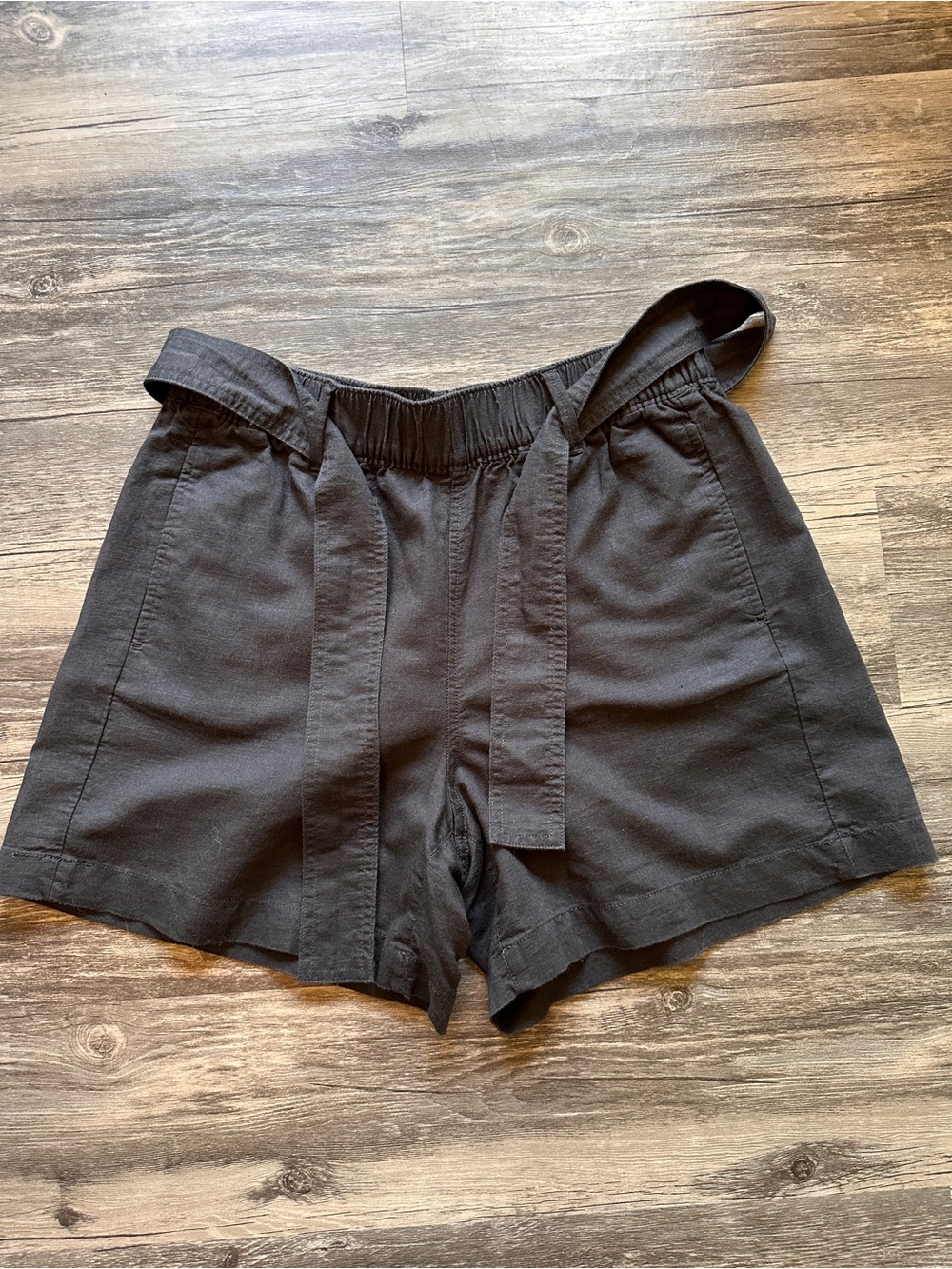 Eddie Bauer Black High-Waist Tie-Belt Women's Shorts size 8